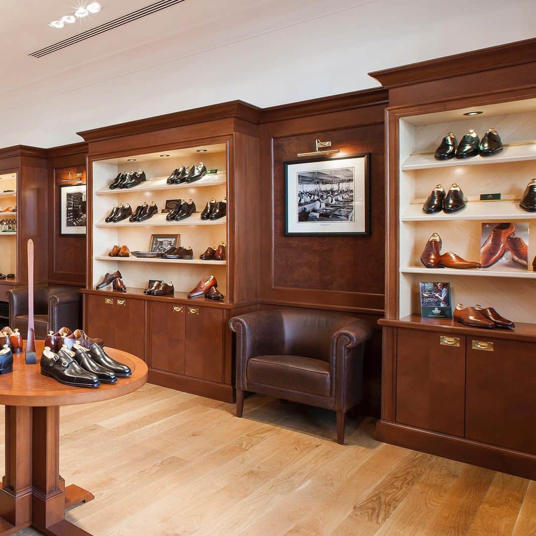 クロケット&ジョーンズさんのインスタグラム写真 - (クロケット&ジョーンズInstagram)「History of Retail Knightsbridge - This elegant enclave in London’s West End has a reputation for its famous department stores, boutiques and hotels, but that wasn’t always the case… . Swipe up in our story to read the article. . #crockettandjones #madetobeworn #retail #london #knightsbridge」7月15日 21時45分 - crockettandjones_official