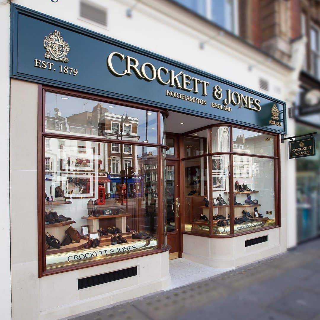 クロケット&ジョーンズさんのインスタグラム写真 - (クロケット&ジョーンズInstagram)「History of Retail Knightsbridge - This elegant enclave in London’s West End has a reputation for its famous department stores, boutiques and hotels, but that wasn’t always the case… . Swipe up in our story to read the article. . #crockettandjones #madetobeworn #retail #london #knightsbridge」7月15日 21時45分 - crockettandjones_official