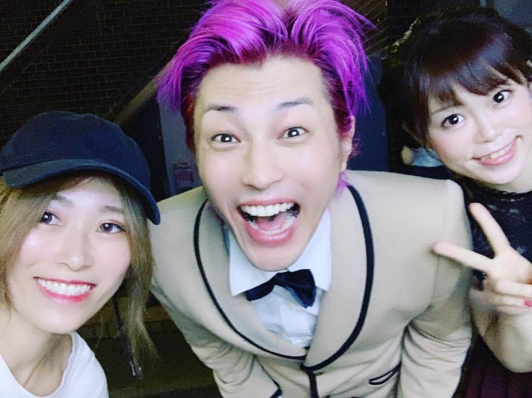 のインスタグラム：「ケイダッシュ若手ユニットライブ「3」でした！来てくれた方々、本当にありがとうございました！バイト先の友達が来てくれました！元ハロプロで今はコンビユニットでアイドルの上野すずかちゃんと、薬剤師シンガーのなおみち！カップラーメン大量に差し入れてくれた！笑 優しい奴らです！ありがとう(^ ^)」