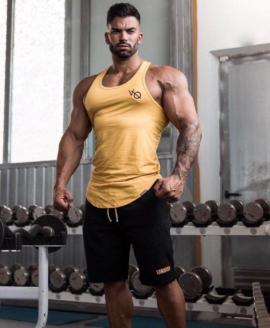 Sergi Constanceさんのインスタグラム写真 - (Sergi ConstanceInstagram)「Focus + patience = 🗝 Wearing @vqfit essential tank + V2 collection shorts. 🚨Today is restocked LIMITED Blackout LT tracksuit🚨 . Tap link in @vqfit bio to shop online」7月15日 21時54分 - sergiconstance