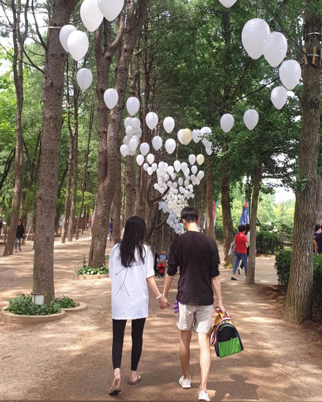 ヨンジュン さんのインスタグラム写真 - (ヨンジュン Instagram)「#190713 #👫#🐶#👨‍👩‍👧‍👦」7月15日 21時58分 - windboy511