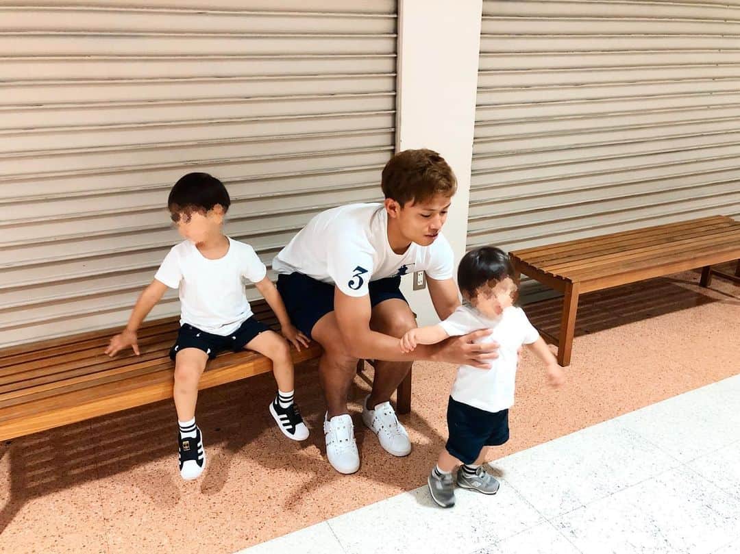 姫野れみのインスタグラム：「day off 🦕 たまたま3人ペアルックだったので👕❤︎ #六平家石毛家」