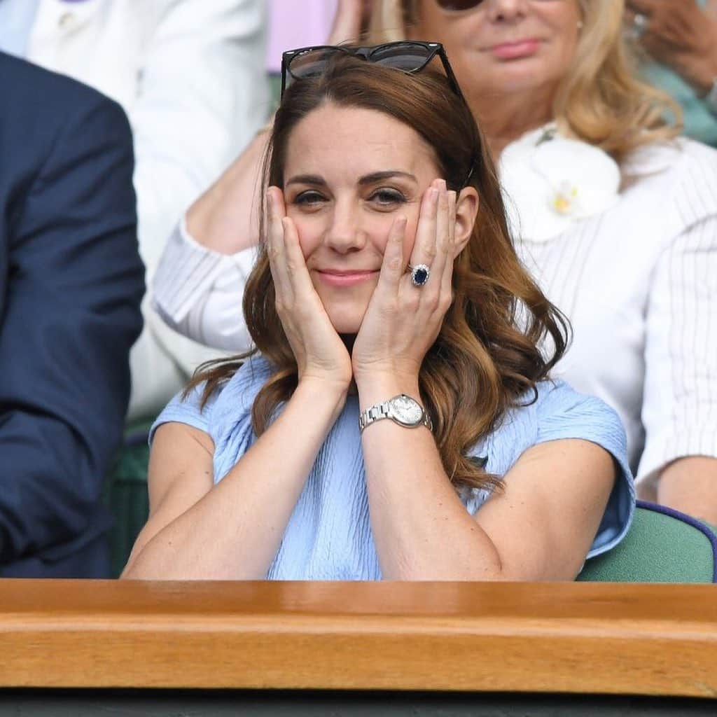 People Magazineさんのインスタグラム写真 - (People MagazineInstagram)「Kate Middleton couldn’t contain her excitement during Sunday’s epic Wimbledon Men’s Final! 👏 The royal mom of three was spotted reacting to many moments throughout the match, from excitement, shock, joy and fear. Tap the bio link for more. | 📷: LAURENCE GRIFFITHS/AFP/Getty Images, Karwai Tang/Getty」7月15日 22時02分 - people