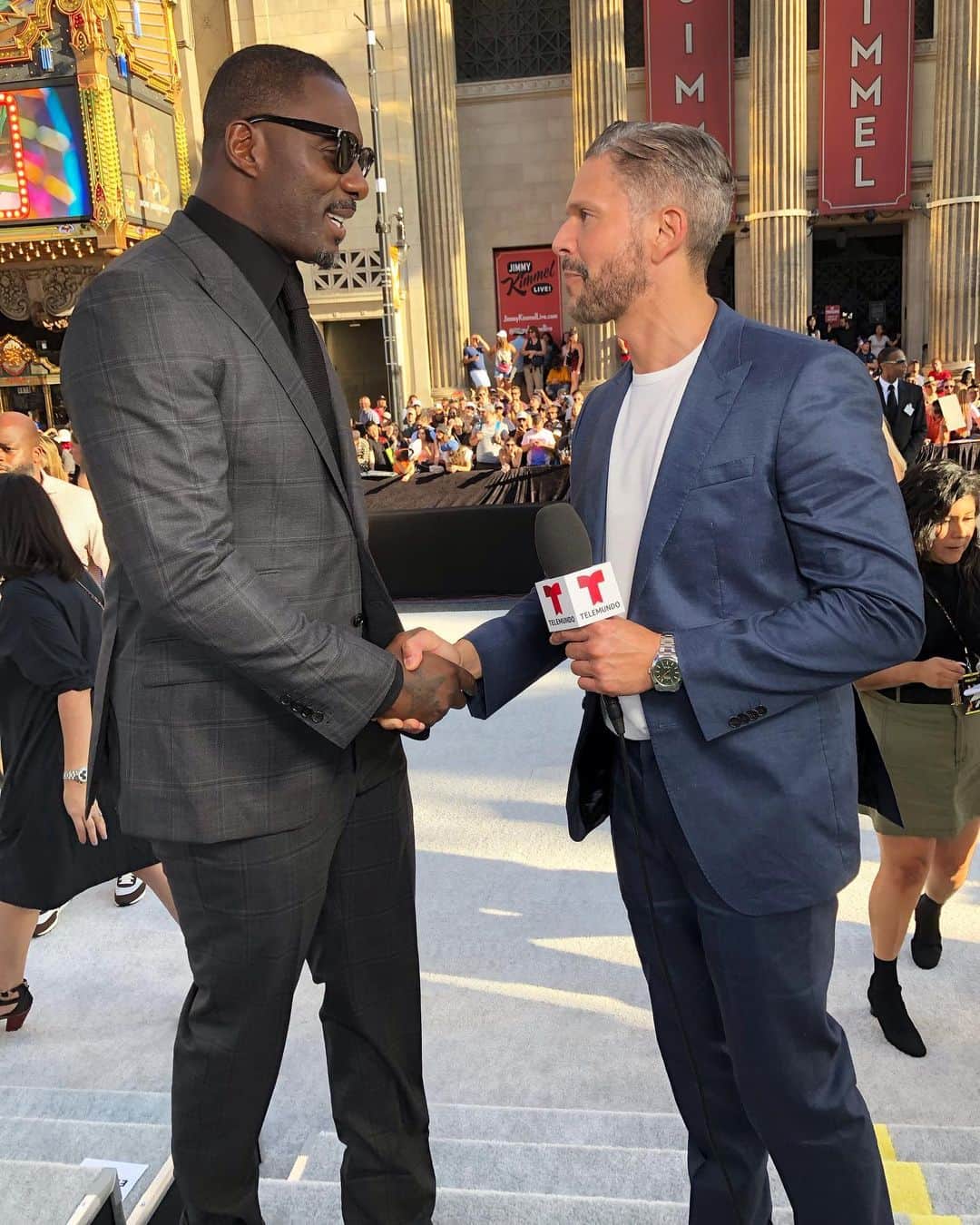 Rodner Figueroaさんのインスタグラム写真 - (Rodner FigueroaInstagram)「Find out why @idriselba had a blast filming @hobbsandshaw with @therock and the whole cast of this movie in @alrojovivo today!!!! #idriselba #hobbsandshaw #alrojovivo #rodnerfigueroa #arv #telemundo」7月15日 22時15分 - rodnerfigueroa