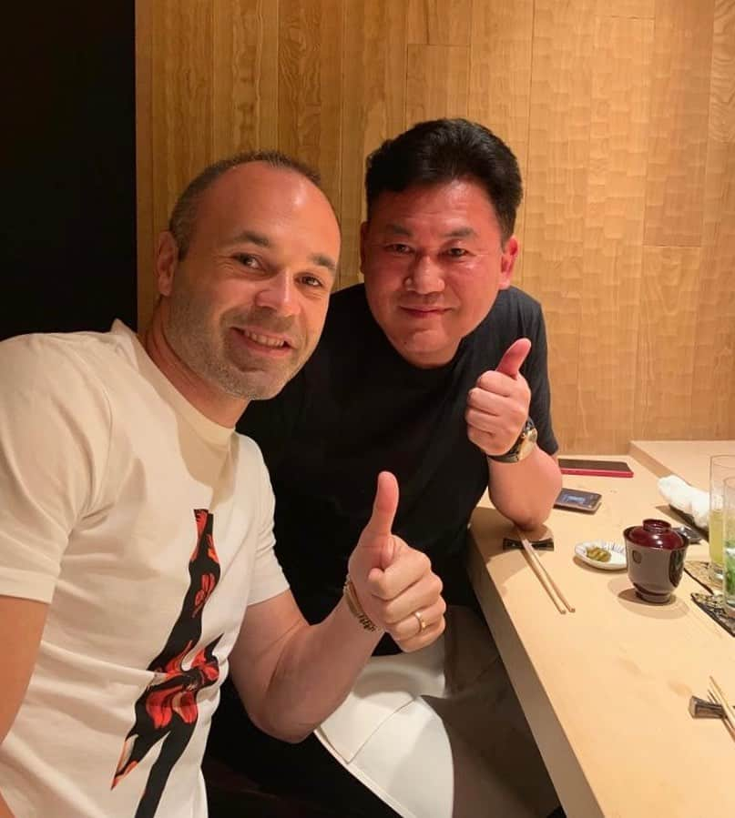 アンドレス・イニエスタさんのインスタグラム写真 - (アンドレス・イニエスタInstagram)「Dinner with my friend @hiroshi.mikitani 👍🏼」7月15日 22時24分 - andresiniesta8