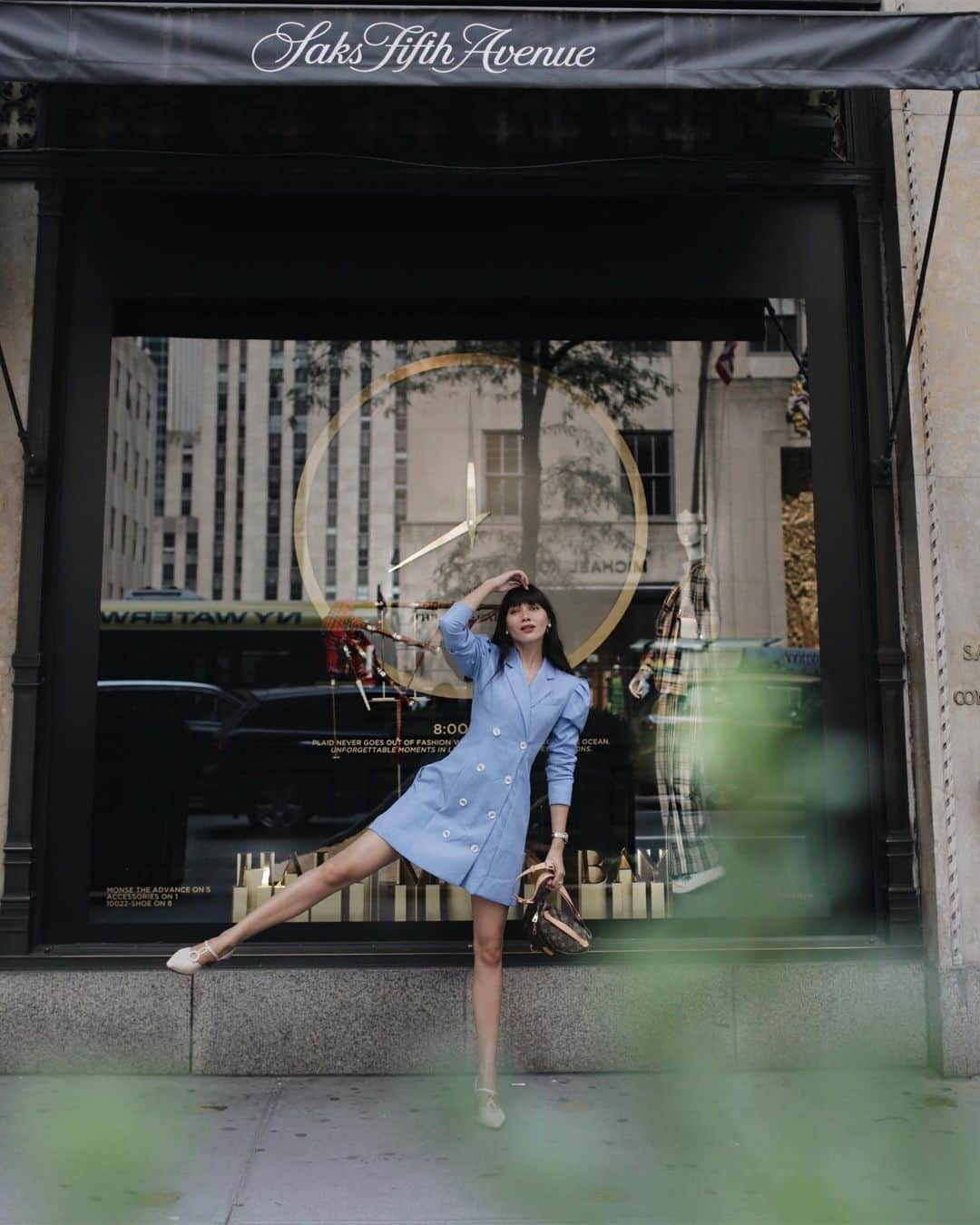 ナタリー・スアレスさんのインスタグラム写真 - (ナタリー・スアレスInstagram)「Fashion and travel combine as the @ritzcarlton takes over the @saks window displays! Right now, I have my mind set on Ritz-Carlton, Half Moon Bay location, on the coast of San Francisco. There's something exciting and relaxing about dressing for foggy and cool breezes by the bay. #RCMemories」7月15日 22時23分 - natalieoffduty