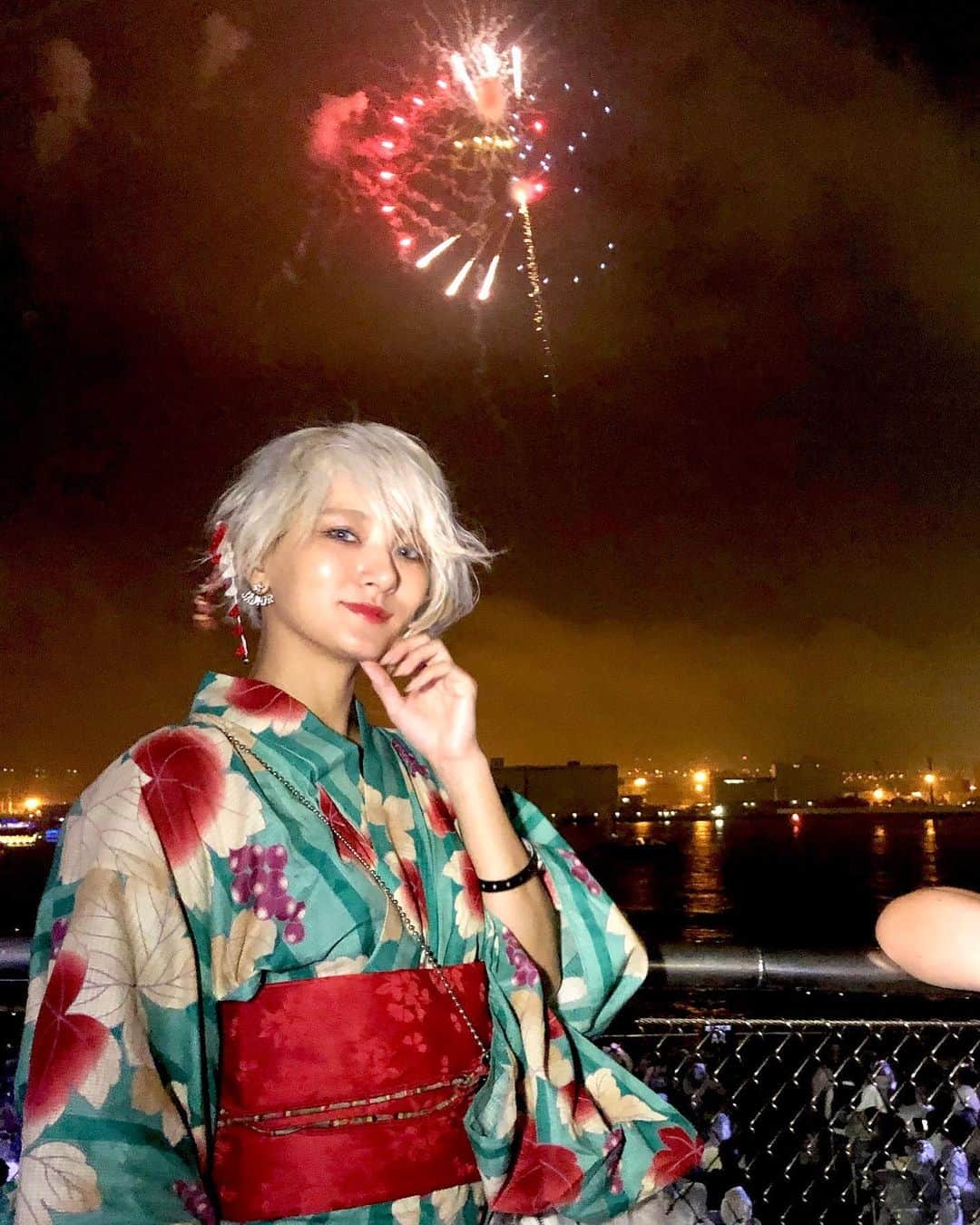 のインスタグラム：「夏の始まりに ドラえもん🥰🌹 #hanaviva #miyavi #横浜 #ギターソロかっこよ過ぎて悶えた」