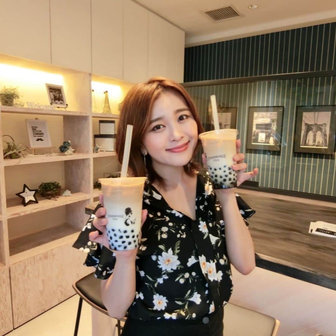 のインスタグラム：「star bridge teaのアカウントができました⭐️⭐️⭐️ @starbridgetea  フォローしていただけたら嬉しいです。 カフェラテにタピオカ入れて飲んでみてください〜！ ドリンク作ってくれる店長のマリさんがとても優秀でお味もとっても美味しいです。 今後の展開として。 こちらのお店で映画スターをイメージしたドリンクメニューを随時、作っていく予定です⭐️⭐️引き続きどうぞよろしくお願いします🤲 ＳｔａｒＢｒｉｄｇｅ　Ｔｅａ  東京都港区白金台4－9－10　１F  大好きなスターを思い浮かべながら... ホッと一息できる時間を。 #スターブリッジティー #タピオカ #タピオカミルクティー #タピ活 #カフェ #cafe #starbridgetea #白金台 #白金 #茗星橋 #珈琲 #teatime #タピオカ巡り #タピオカ部 #タピオカグラム #港区白金 #shirokane #カフェ巡り #カフェ好き #カフェめぐり #tapioca #espresso #エスプレッソ #カフェスタグラム @starbridgetea」