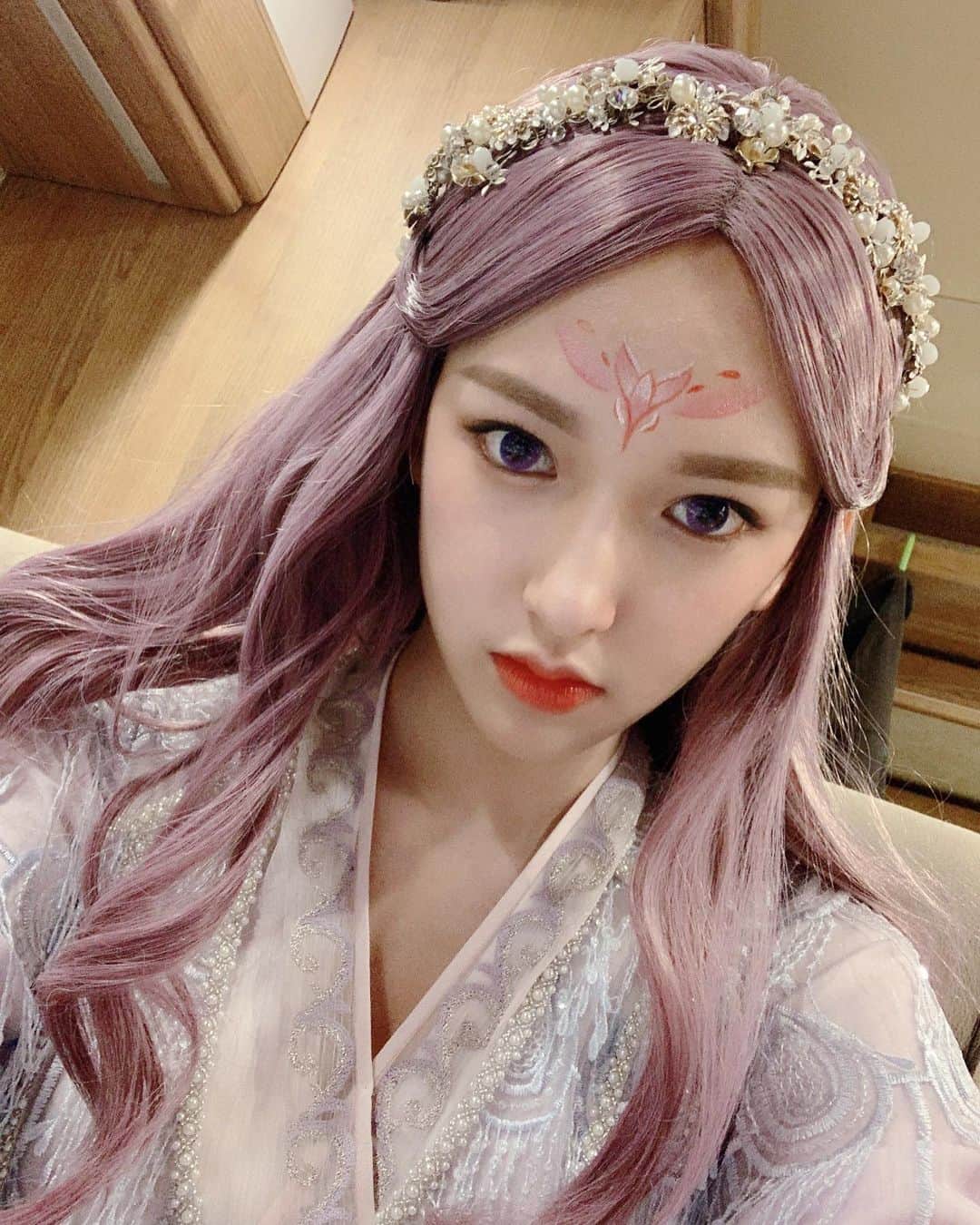 のインスタグラム：「생일 축하해주신 모든 팬분 너무너무감사드려요 >< 잘받았어욤 ❤️뭘해도 항상 응원해주시고 사랑해주시고 기다려주셔서 정말 감사해요!!! 어디에서 도 항상 노력하고 열심히 해서 더 좋은 성소 만나기 바래요..사랑합니다 ❤️ 谢谢大家的祝福～我都收到啦！❤️ 无论做什么都会支持我 等我 不管在哪里做什么都会一直努力 期待见到更好的自己 谢谢你们❤️ 生日快乐🎂 #happybirthday」