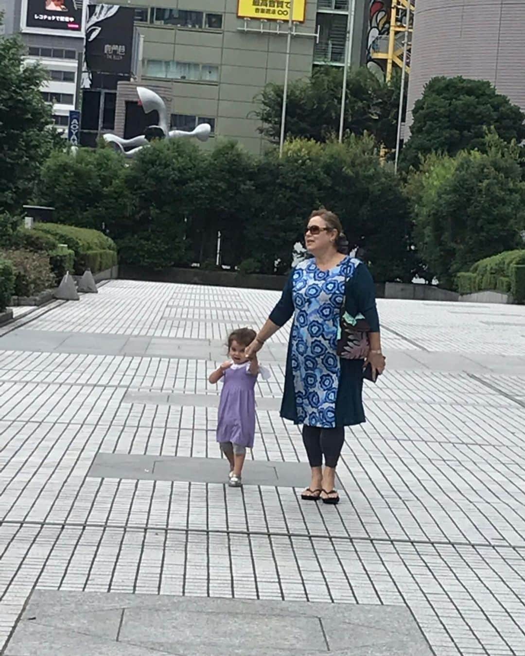 キャシー中島さんのインスタグラム写真 - (キャシー中島Instagram)「* 今日はハルコデイ！ 午後からスーパーに買い物に行き、近くの広場で思いっきりハルコを走らせました。 キャーキャー喜んでました。 ストレス発散してスッキリしたハルコです！」7月15日 22時41分 - official_kathynakajima