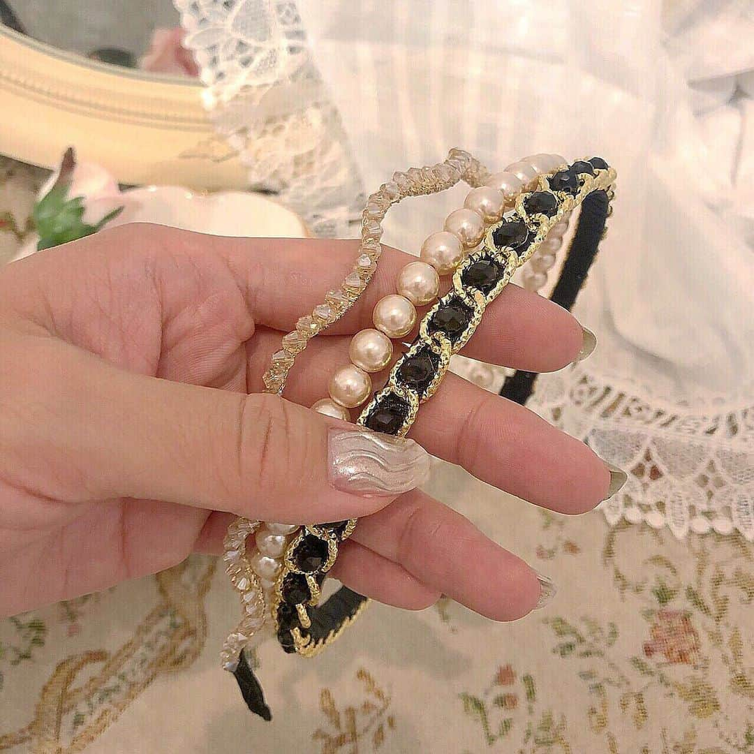 mellowneonさんのインスタグラム写真 - (mellowneonInstagram)「❤︎ headband set ❤︎ 今週末はアクセたくさん入荷します🍒 みなさんお楽しみに☺️☺️ . #mellowneon #メロウネオン #おしゃれさんと繋がりたい #お洒落さんと繋がりたい #置き画くら部 #置き画 #アクセサリー #カチューシャ」7月15日 22時48分 - mellow_neon