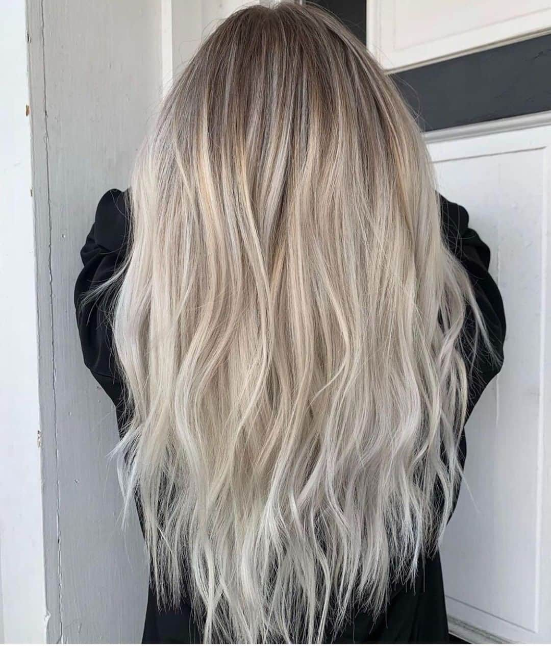 CosmoProf Beautyさんのインスタグラム写真 - (CosmoProf BeautyInstagram)「Icy Blended Baby by @camicompton ❄ ✨ "The most frequently asked question after my blonding appointments is “what do I use to maintain my new icy blonde?” Well, the answer is @marianilastockholm Sheer Silver Shampoo! They are 100% vegan, sulfate and paraben free and sustainable for the environment." ✨ Find #MariaNila products at #cosmoprofbeauty where you are #licensedtocreate . . #repost #marianilastockholm #whitehair #whiteblonde #coolblonde #platinumhair #platinumblonde」7月15日 22時55分 - cosmoprofbeauty