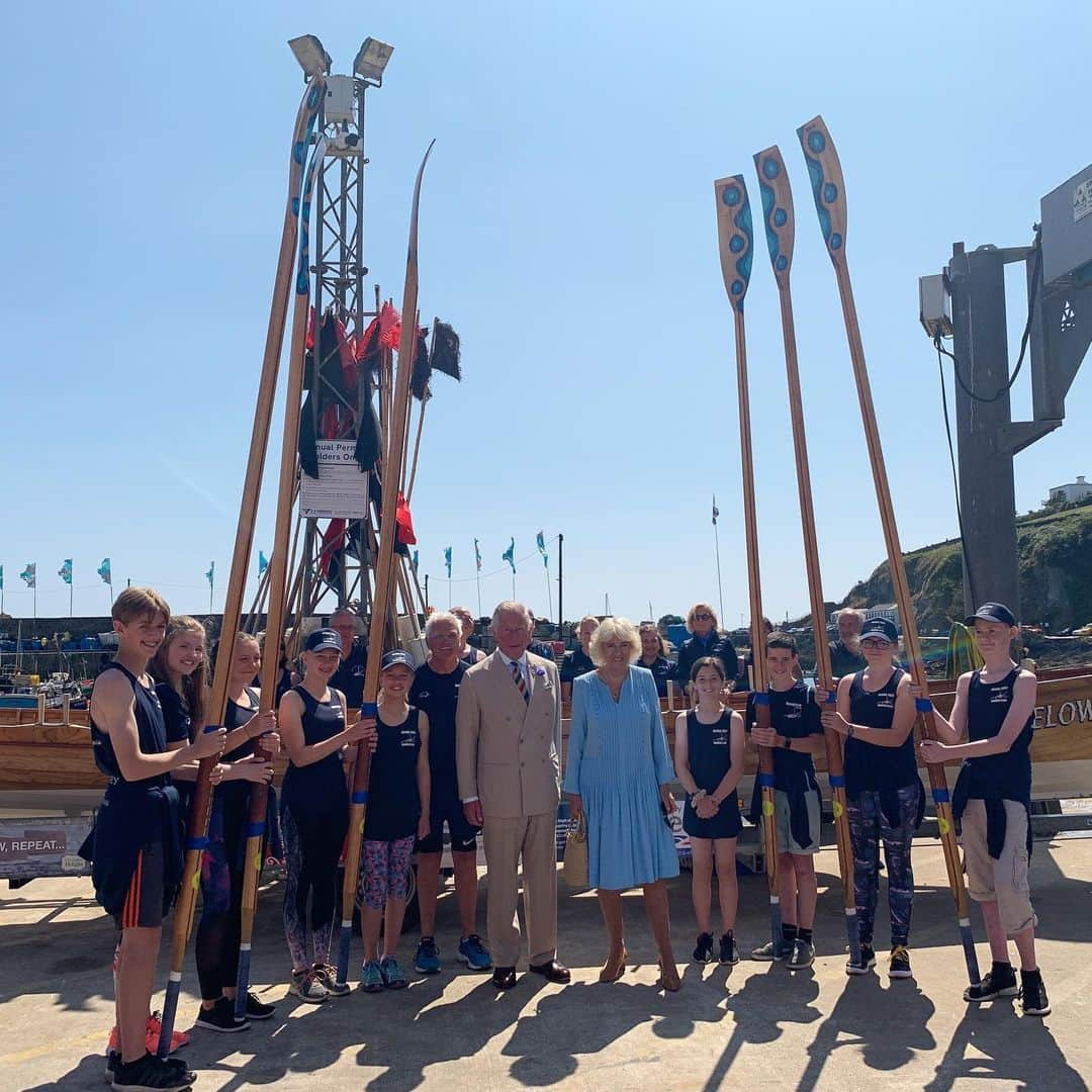 クラレンス邸さんのインスタグラム写真 - (クラレンス邸Instagram)「The Duke and Duchess of Cornwall began their annual visit to the South West today in the beautiful harbour town of Mevagissey. ⚓️ This traditional fishing village is the second fastest growing port in Cornwall and is unique in the growing number of younger fishermen joining the trade. Their Royal Highnesses met members of the local community, business owners and groups including Her Majesty’s Coastguard and the @rnli, and heard about the town has recovered following recent flooding.」7月15日 22時55分 - clarencehouse