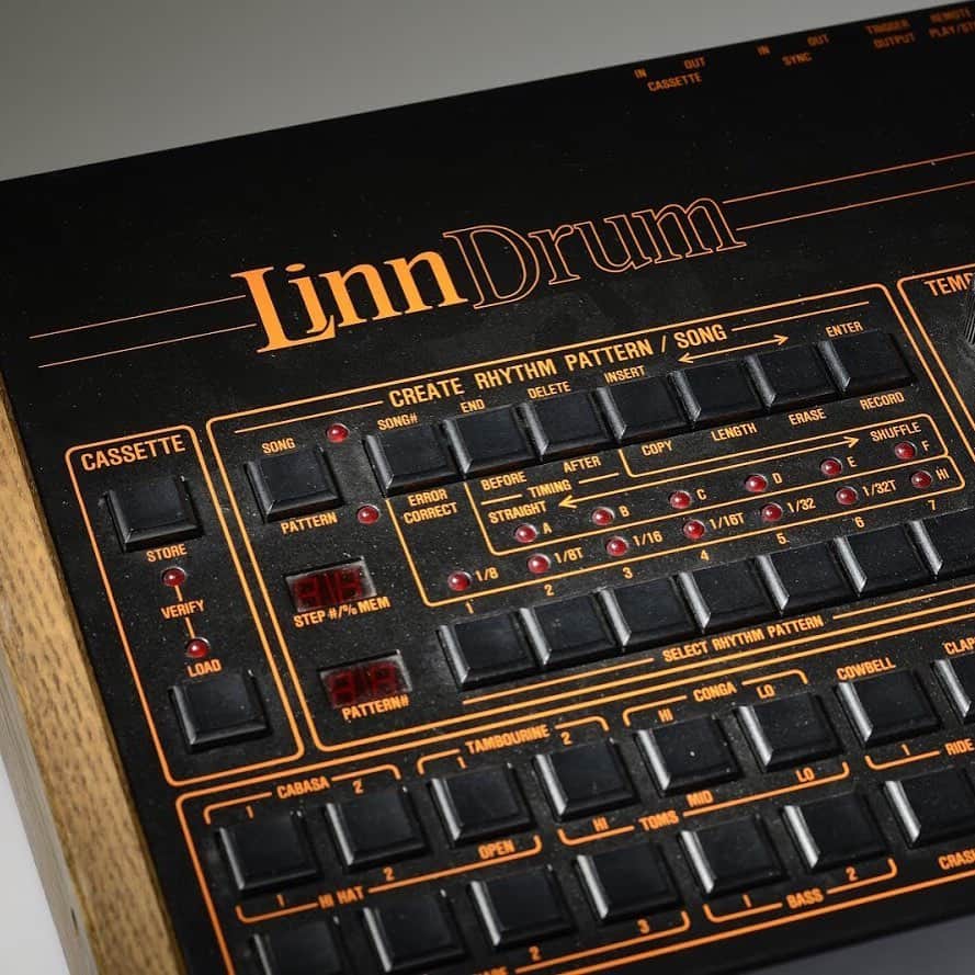 Red Bull Music Academyのインスタグラム：「The LinnDrum ⠀⠀⠀⠀⠀⠀⠀⠀⠀ One of the most iconic drum machines of the 1980s, the LinnDrum can be notably heard on classic records by Stevie Wonder, Prince, the Human League, Sting and many, many more. ⠀⠀⠀⠀⠀⠀⠀⠀⠀ 📷: @drewgurian ⠀⠀⠀⠀⠀⠀⠀⠀⠀ #LinnDrum #DrumMachine #StevieWonder #Prince #RBMA」