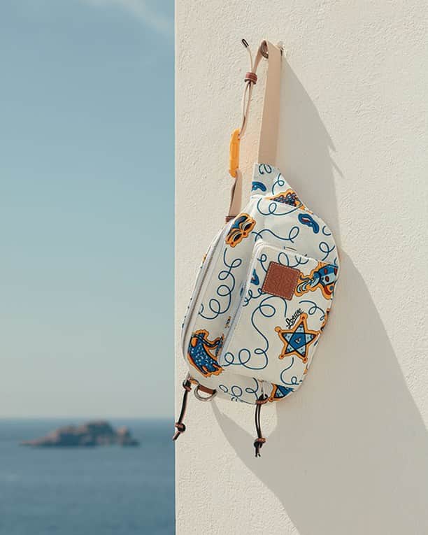 MR PORTERのインスタグラム：「When the founder of iconic 1970s store Paula's Ibiza teamed up with Loewe for his comeback we had a feeling it would be good. And, it was. Think beachy Balearic-inspired bags, swimshorts and shirts.⁠ -⁠ @loewe + Paula's Ibiza belt bag (1132197) Tap to shop or head to the link in bio. #MRPORTER」