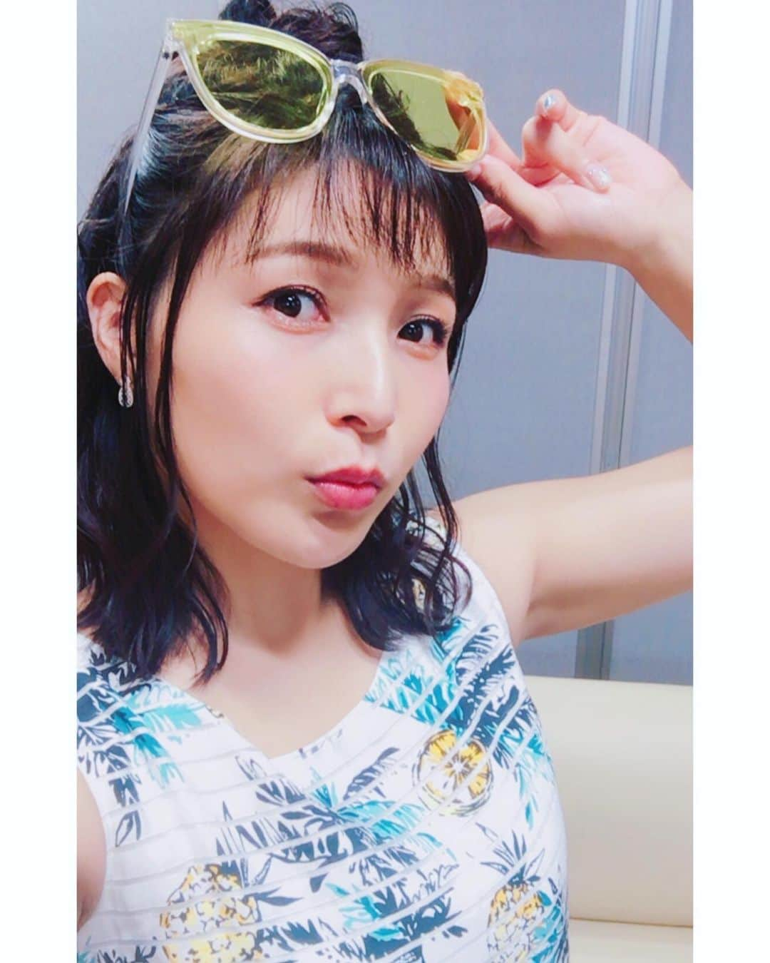 新田恵海さんのインスタグラム写真 - (新田恵海Instagram)「海の日のつんらじ公録🍍 ありがとうございました！  昼はアクティブな夏、夜はムーディーな夏をお届けしました✨  ゆかちん最高だったなぁ🤣💕 昼夜ともにラジオで配信されるので、来られなかった方もチェックしてくださいね👍  #つんらじ #本日の衣装」7月15日 23時01分 - tnstagram1210