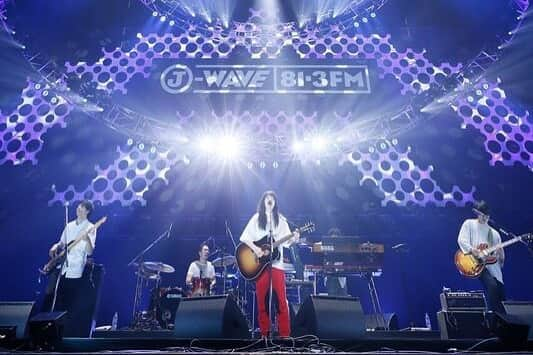 J-WAVEさんのインスタグラム写真 - (J-WAVEInstagram)「「J-WAVE LIVE 20th ANNIVERSARY EDITION」. . 夏の大型オムニバス・ライブイベント「J-WAVE LIVE」‼️. 最終日の7月15日（月）、4組目のアーティスト、あいみょんさんのオフィシャル写真が到着しました📸✨✨. . Photo by Tsukasa Miyoshi (Showcase). . 【出演者】. chelmico. 平井 堅. SHISHAMO. Nulbarich. あいみょん. 秦 基博. . #jwave #jwavelive #jwave20thanniversaryedition #ライブ #オムニバスライブ #横浜アリーナ #横アリ #ライブ写真 #あいみょん」7月15日 23時05分 - jwave813