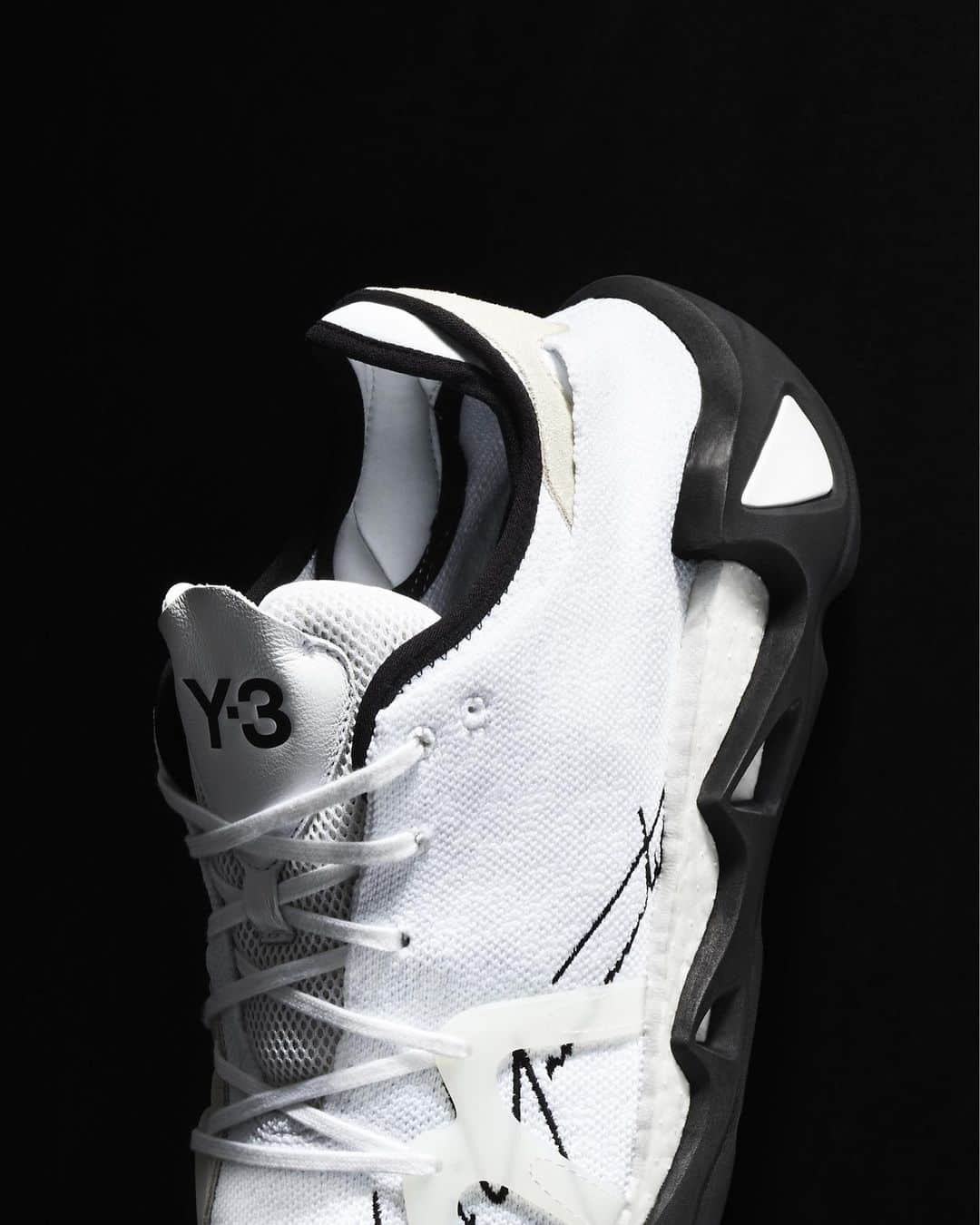 ワイスリーさんのインスタグラム写真 - (ワイスリーInstagram)「Y-3 FYW S-97 available on July 18th. Y-3 Fall Winter 2019. --- #adidas #Y3 #YohjiYamamoto #FYWS97 Discover the collection at Y-3.com」7月15日 23時05分 - adidasy3