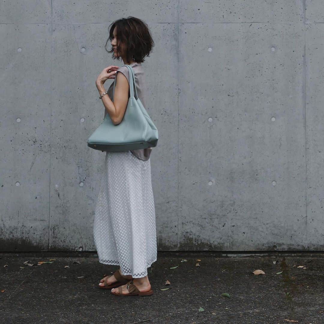 j.chikaさんのインスタグラム写真 - (j.chikaInstagram)「﻿ お気に入りドットスカート♡﻿ ﻿ ベージュとミントグリーンで﻿ 柔らかトーンコーデ﻿ ﻿ ﻿ ﻿ ブログもupしました^_^﻿ ﻿ ﻿ ﻿ tops…#allumer @allumerofficial ﻿ skirt…#ILENN. @ilenn.official ﻿ bag…#stunninglure @stunninglure ﻿ sandal…#maurodebari﻿」7月15日 23時10分 - chikako.hongo