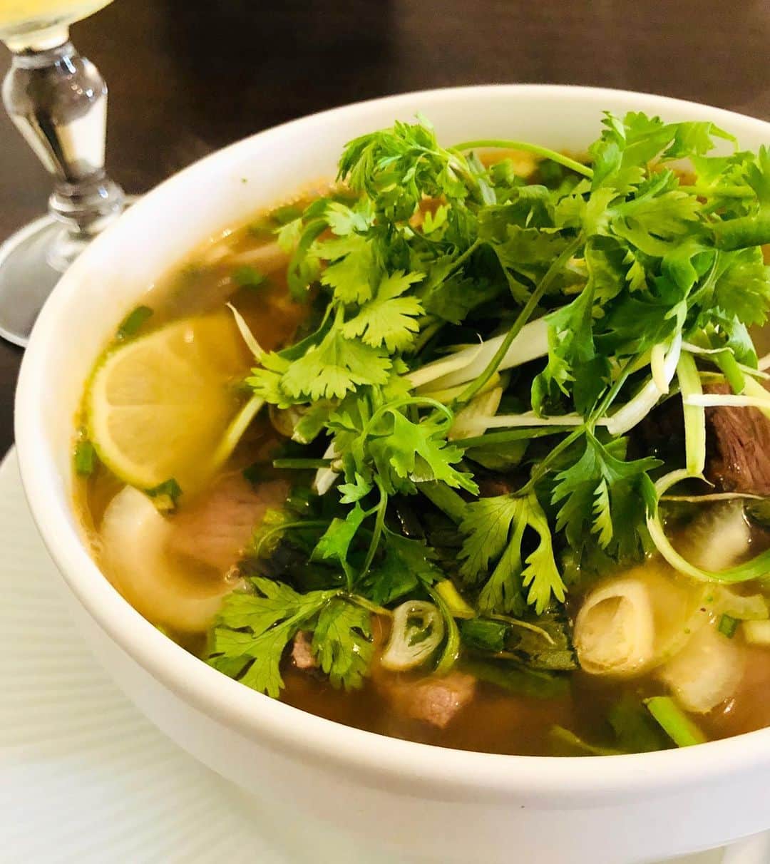 のインスタグラム：「best pho ever!! ・ 帰国前、パリで。 ホテルの近くにあったベトナム料理屋さんに入ったら！過去最高に美味しいフォーに出会ってしまった。 ・ #france🇫🇷 #paris  #michelin  #vietnamcuisine  #lepalanquin  #フォー」
