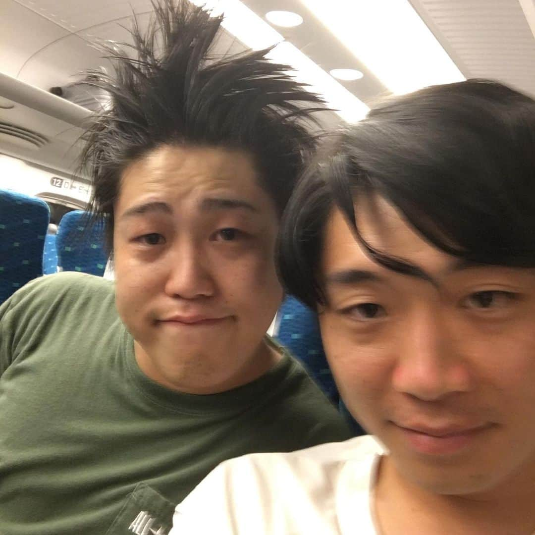 新山士彦さんのインスタグラム写真 - (新山士彦Instagram)「なんの顔？  ほんで前髪チョロンとなってて今日ずっと邪魔やった」7月15日 23時18分 - sayaka_no_niiyan