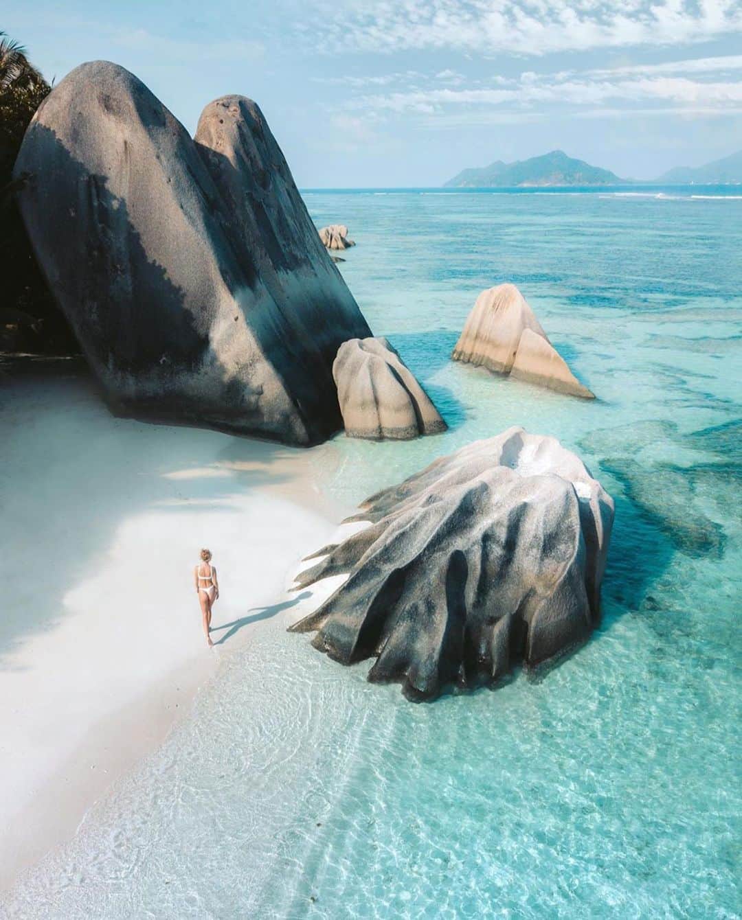 Canon Photographyさんのインスタグラム写真 - (Canon PhotographyInstagram)「These rock formations are awesome! Who would love to visit the Seychelles? Photography | @emmett_sparling  Canon 5D Mark IV and DJI Drone. #seychelles #rocks #water」7月15日 23時31分 - cpcollectives