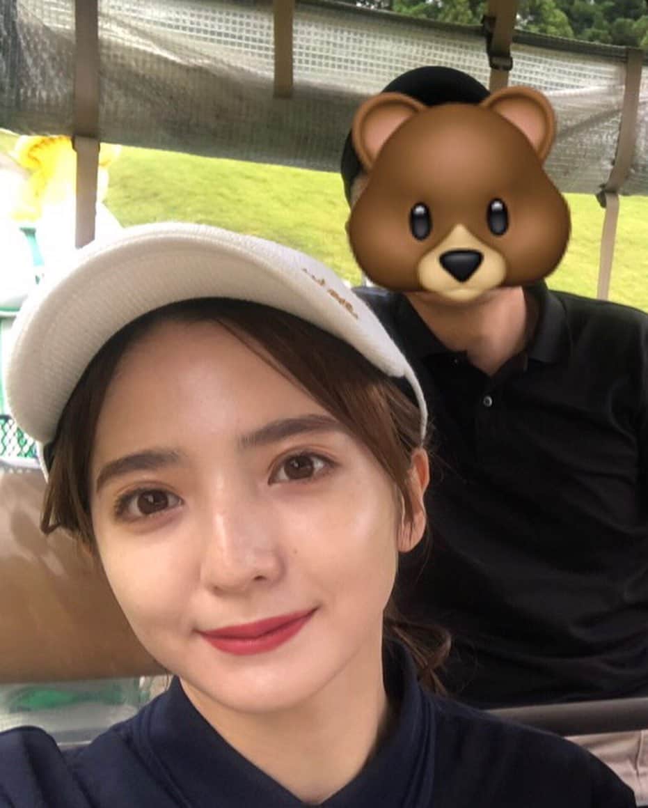 平木愛美さんのインスタグラム写真 - (平木愛美Instagram)「先日打ちっ放しへ行ったよ🏌️‍♂️🎡 写真と動画は、父も一緒にgolfへ行った日〜💞⛳️ このひ早朝から夕方まで、２７ホールまわった！一日楽しかったなー♡  初の、父と一緒にゴルフができたのもとっても嬉しい🍒 また行こうねえええ☺︎ まさかのわんおんで、ぱーちゃんすがあったのですが、パター全然へたでのがした！悔しい！ 早くもっと上手になりたいです♡  #ひらきのゴルフ #ゴルフ女子 #ゴルフ初心者 #ゴルフコーデ #パーリーゲイツ #pearygates #golf #family #ひらきふぁみりー」7月15日 23時41分 - manamihiraki
