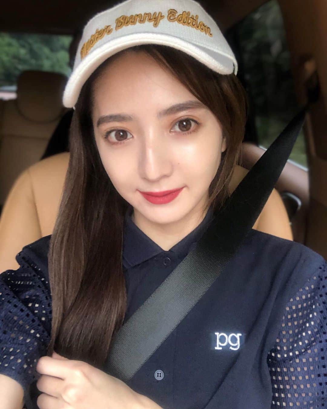 平木愛美さんのインスタグラム写真 - (平木愛美Instagram)「先日打ちっ放しへ行ったよ🏌️‍♂️🎡 写真と動画は、父も一緒にgolfへ行った日〜💞⛳️ このひ早朝から夕方まで、２７ホールまわった！一日楽しかったなー♡  初の、父と一緒にゴルフができたのもとっても嬉しい🍒 また行こうねえええ☺︎ まさかのわんおんで、ぱーちゃんすがあったのですが、パター全然へたでのがした！悔しい！ 早くもっと上手になりたいです♡  #ひらきのゴルフ #ゴルフ女子 #ゴルフ初心者 #ゴルフコーデ #パーリーゲイツ #pearygates #golf #family #ひらきふぁみりー」7月15日 23時41分 - manamihiraki