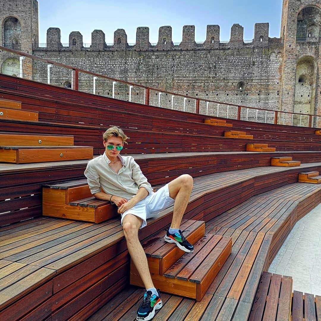 Olick Chinoさんのインスタグラム写真 - (Olick ChinoInstagram)「I spent a wonderful time this weekend in Castelfranco Veneto. What about you guys? 😘 #loveweekend #summertimevibes #instaguys #posing #malemodels #amazingday #italytrip #castelfrancoveneto」7月15日 23時34分 - olick_chino