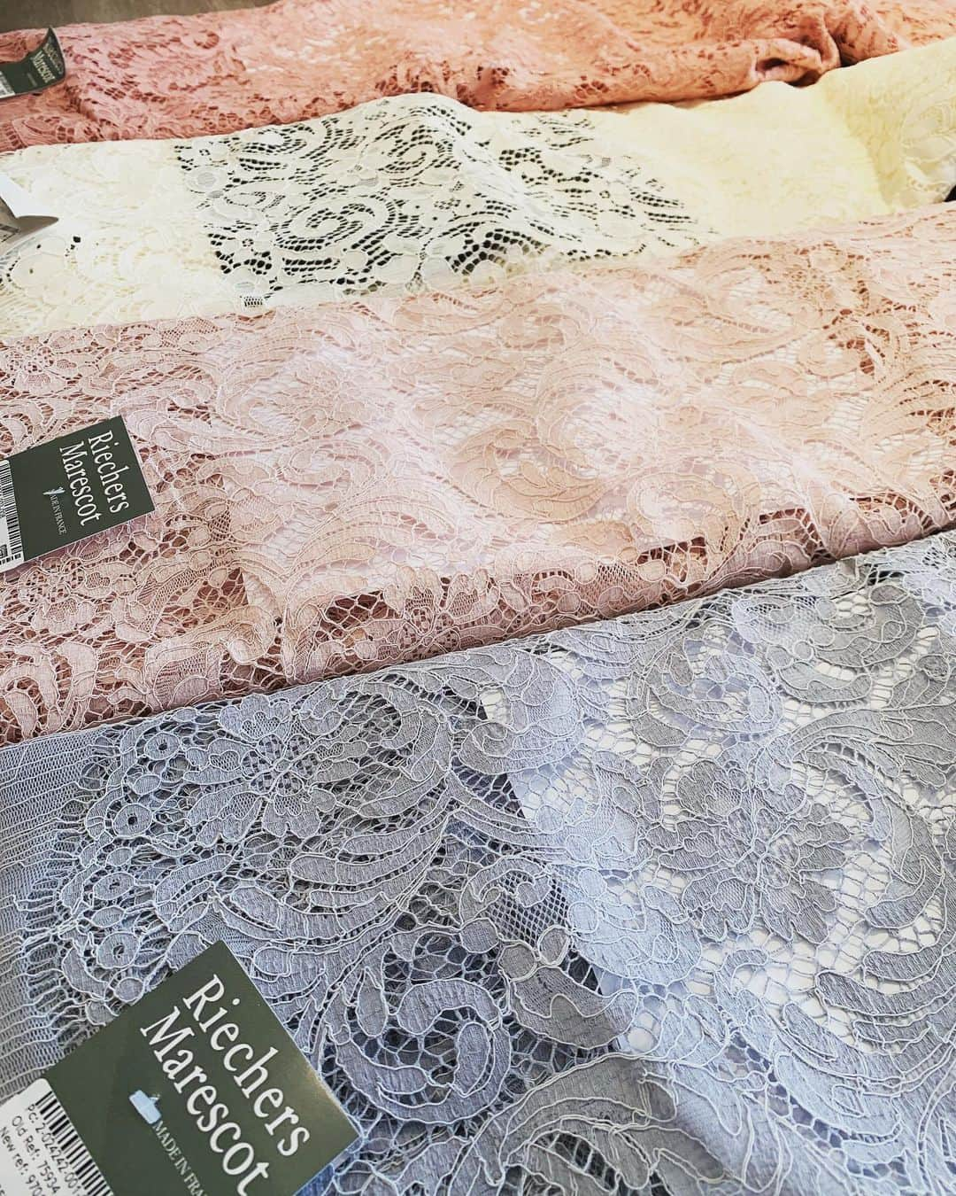 麻生あくらさんのインスタグラム写真 - (麻生あくらInstagram)「French lace heaven🥰  #sophiehallette #akurarobe #frenchlace#madeinfrance」7月15日 23時36分 - akura_akura