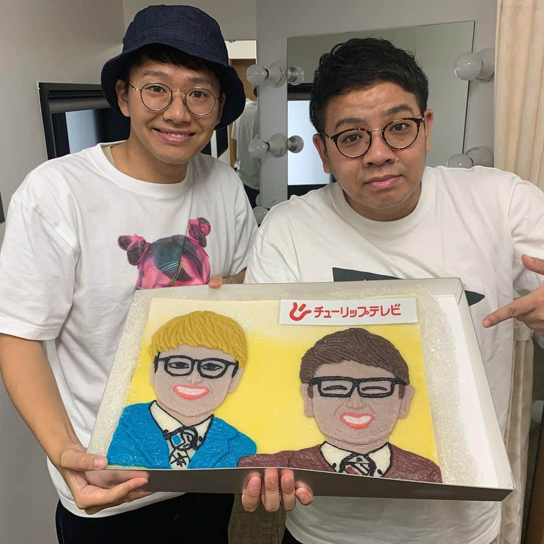 昴生さんのインスタグラム写真 - (昴生Instagram)「富山！！ #ミキ漫2019 #全国ツアー #今回は #富山！ #1000人の客席が #満席！ #ありがとうございます！ #打ち上げは #順風満帆 さん！ #富山の海鮮！ #うまい！ #白えび！ #生も天ぷらも #うまいんかい！ #なんやそれ！ #最初の写真隠れミッキーみたいになってるよね！ #もうなんでもそれに見えてしまってるよね！ #今回の富山は #チューリップテレビ さん #に主催して頂きました！ #この似顔絵 #ケーキちゃうよ！ #蒲鉾よ！ #しかも深さ5cmくらいあるよ！ #チューリップテレビさんにいただきました！ #ありがとうチューリップテレビさん！ #カウヒー #もうまかったよ！ #もう腹一杯よ！ #さぁいざ富山ブラックへ！」7月15日 23時39分 - mikikousei