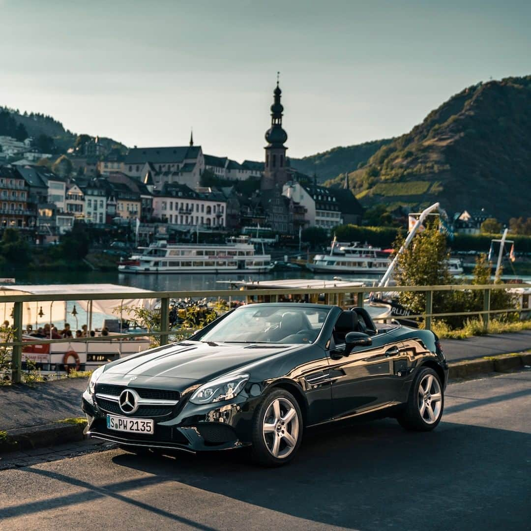 メルセデス・ベンツさんのインスタグラム写真 - (メルセデス・ベンツInstagram)「Enjoying a drive through the city. 🌟 📸: @stefanwall for #MBsocialcar . #Mercedes #MercedesBenz #MBCar #carsofinstagram #InstaCar #SLC #citytrip」7月15日 23時40分 - mercedesbenz