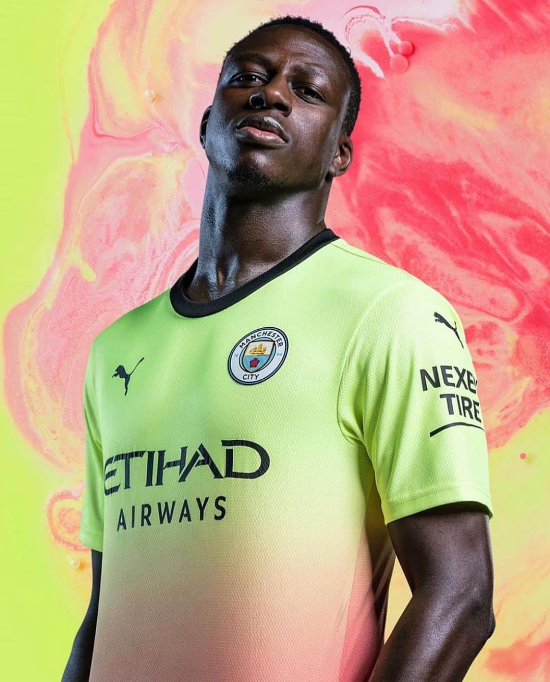バンジャマン・メンディのインスタグラム：「That sh*t cray 🥶 @mancity 3rd kit out now if you wanna look good like me go get it 🙌🏿」