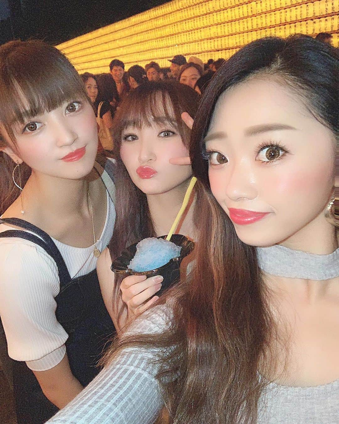 のインスタグラム：「＊ #みたままつり 🏮✨ ・ ・ 急遽決まって3人で💓 雨も上がって 涼しくて最高だった〜🍧 #tokyo#summer#instagood #instamake#l4l#likeforlikes  #九段下#靖国神社  #みたままつり#みたま #お祭り#夏祭り#夏満喫 #夏のはじまり#いいね」