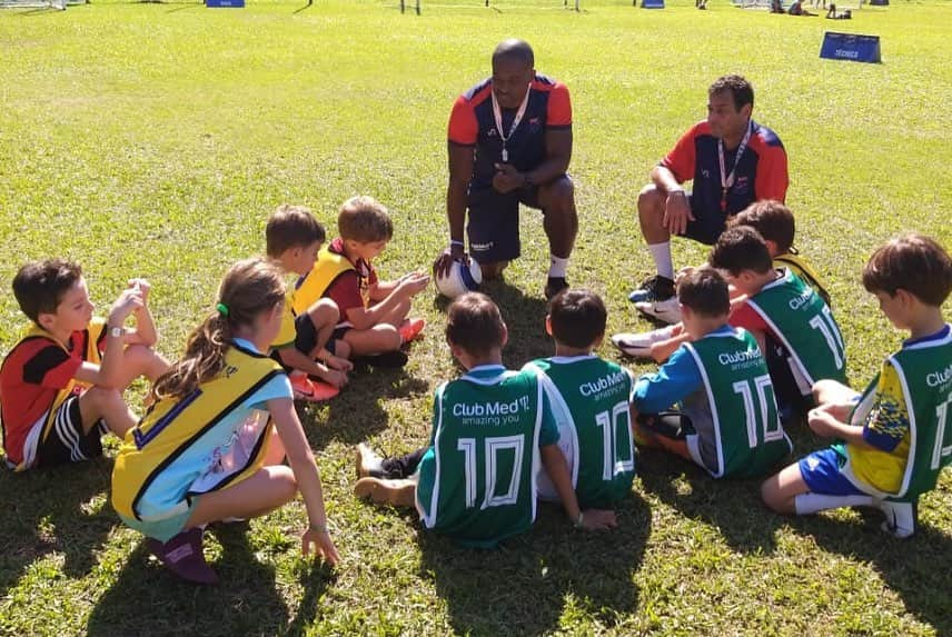 ジーコさんのインスタグラム写真 - (ジーコInstagram)「Segunda semana da Clinica de Futebol da Escola Zico 10 no Club Med Rio das Pedras - RJ.Galera animada e recebendo diplomas e medalhas pela participação. Faltam duas semanas ainda.Vamos com tudo  galera.」7月15日 23時55分 - zico