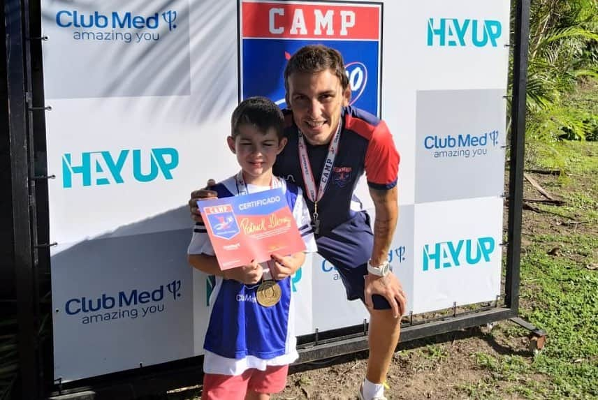 ジーコさんのインスタグラム写真 - (ジーコInstagram)「Segunda semana da Clinica de Futebol da Escola Zico 10 no Club Med Rio das Pedras - RJ.Galera animada e recebendo diplomas e medalhas pela participação. Faltam duas semanas ainda.Vamos com tudo  galera.」7月15日 23時55分 - zico