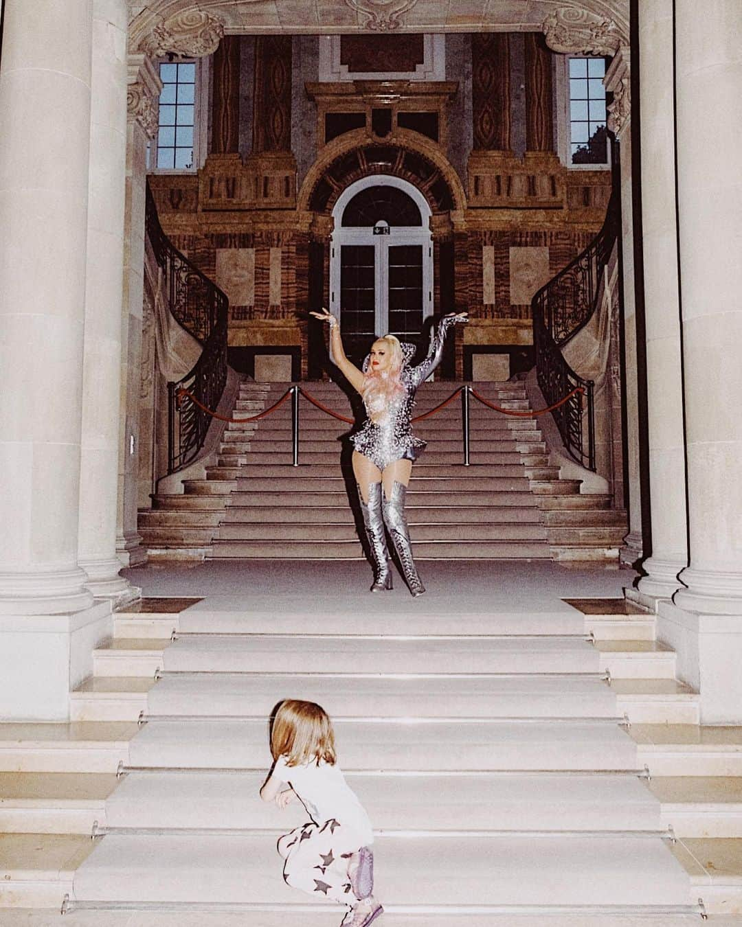 クリスティーナ・アギレラさんのインスタグラム写真 - (クリスティーナ・アギレラInstagram)「School’s out for the Summer ❤️ #TheXTour」7月16日 0時08分 - xtina