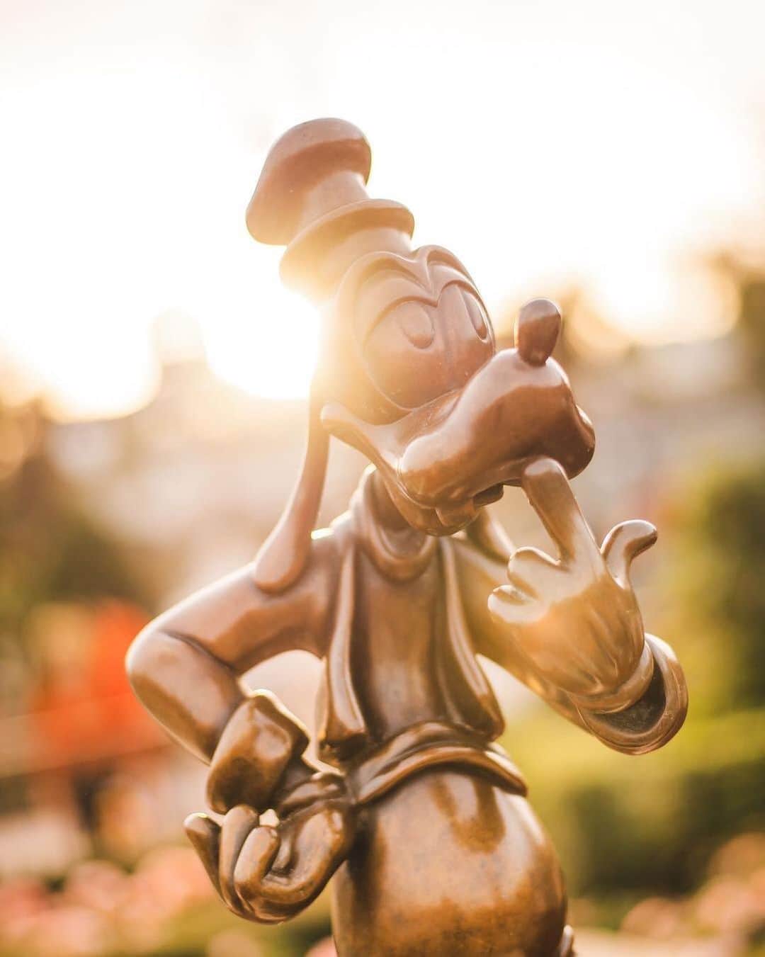 Walt Disney Worldのインスタグラム：「Gawrsh, it’s Monday again! 📆 #MondayMood (📷: @spanselphoto)」