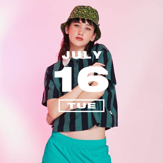 のインスタグラム：「7月16日は 『ほうれん草の日』 鉄分、ビタミンC、カリウム……etc、栄養満点なほうれん草を祝した 『FRESH SPINACH DAY』は、グリーンカラーのヘルシールックが気分♡  NYLON.JPでは「365日、毎日がアニバーサリー」をテーマに、ファッショナブルでユニークなスタイリングを毎日提案しているよ！  http://www.nylon.jp/365  MODEL: @ELENAKENDALL_  #365anniversary #fashion #makeup #beauty #style #今日は何の日 #make  #nylonjapan #nylonjp #coordinated #coordinates #ootd #outfit #coordinate  #photography #beautiful #photooftheday #ほうれん草の日」