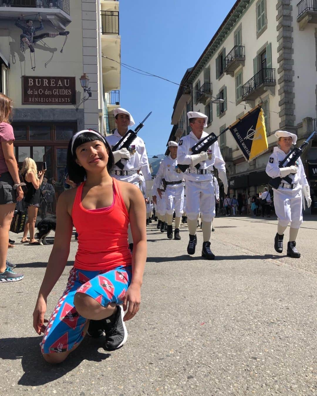 白石阿島さんのインスタグラム写真 - (白石阿島Instagram)「Didn’t see the parade coming through🙈🙊 Anyways, this is my favorite wall in Chamonix 💜 this little town is my favorite place in France.」7月16日 0時03分 - ashimashiraishi