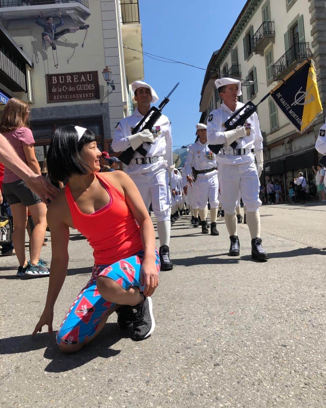 白石阿島さんのインスタグラム写真 - (白石阿島Instagram)「Didn’t see the parade coming through🙈🙊 Anyways, this is my favorite wall in Chamonix 💜 this little town is my favorite place in France.」7月16日 0時03分 - ashimashiraishi