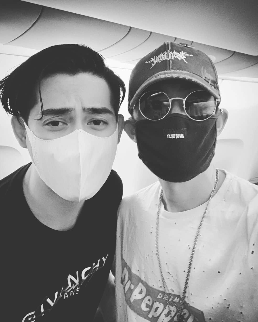 呉建豪さんのインスタグラム写真 - (呉建豪Instagram)「😷😷 #情侶裝 #guesswho」7月16日 0時11分 - vannesswu