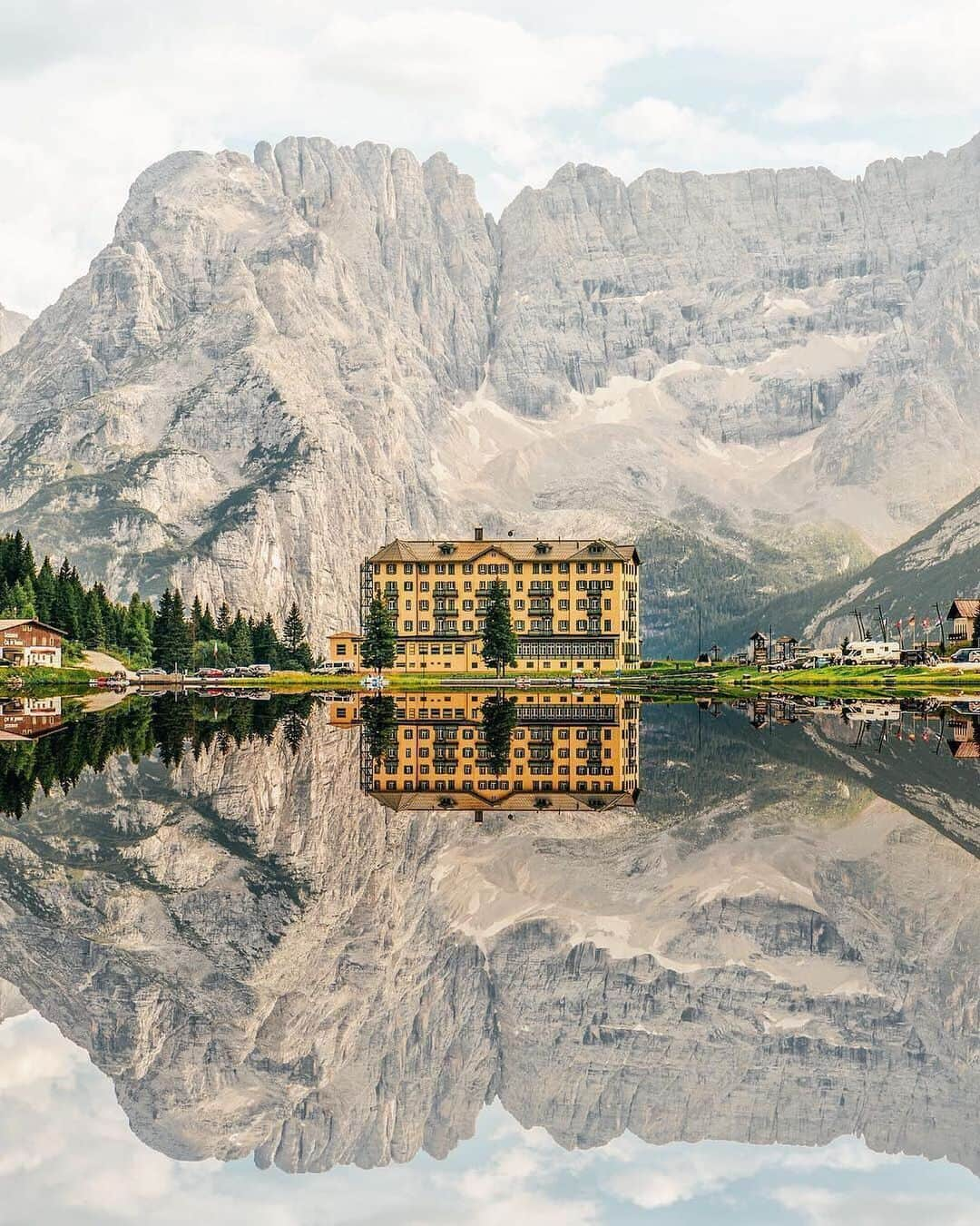 Earth Picsさんのインスタグラム写真 - (Earth PicsInstagram)「Lake Misurina is the largest natural lake of the Cadore in Italy. Photo by @thererumnatura . . . . . . . . #wanderlust #adventureseeker #doyoutravel #travelmore #earthpix #travelparadise #goexplore #wonderfulplaces #openmyworld #lovetotravel #adventurethatislife #roamtheplanet #travelbloggers  #travelblogging #bloggersofinstagram #tblogger #thattravelblog #bloggerlife #bloggerslife #bloglife #travellifestyle #travelpreneur #digitalnomadsn #workandtravel #nomadiclife #locationindependent #workhardanywhere」7月16日 0時18分 - earthpix