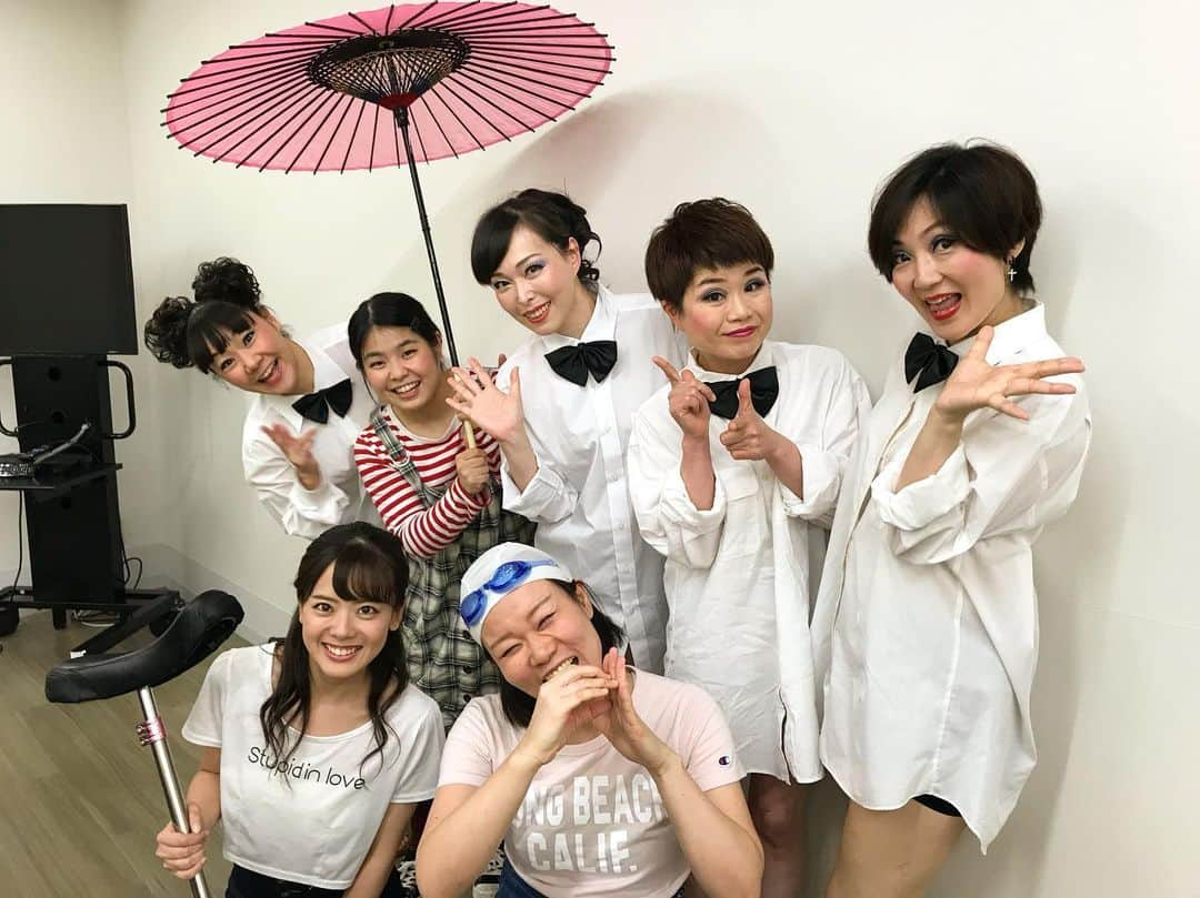 佐藤彩香さんのインスタグラム写真 - (佐藤彩香Instagram)「・ ・ ・ 「かみひとえ」見てくださった方々、 ありがとうございました😊！ 前髪が短すぎて笑えた🤣www (自分で切って後悔w) ・ 写真は紅組のみなさんと📸 ・ ・ ・ #一輪車 #かみひとえ #紅組 #みんな面白すぎて裏でずっと笑ってた #一輪車パフォーマンス #佐藤彩香」7月16日 0時22分 - ayaka_01_sato