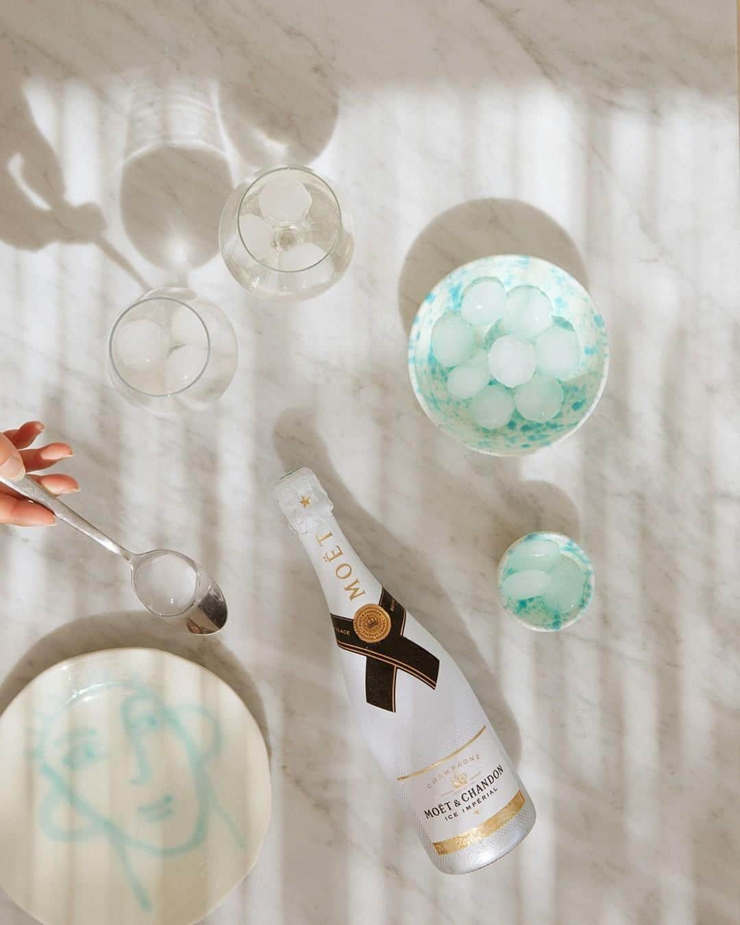 Moët & Chandon Officialさんのインスタグラム写真 - (Moët & Chandon OfficialInstagram)「Under the soft summer shade. Picture by @morganelay #MoetMoment #MoetIce #Sunlight . This material is not intended to be viewed by persons under the legal alcohol drinking age or in countries with restrictions on advertising on alcoholic beverages. ENJOY MOET RESPONSIBLY」7月16日 0時30分 - moetchandon