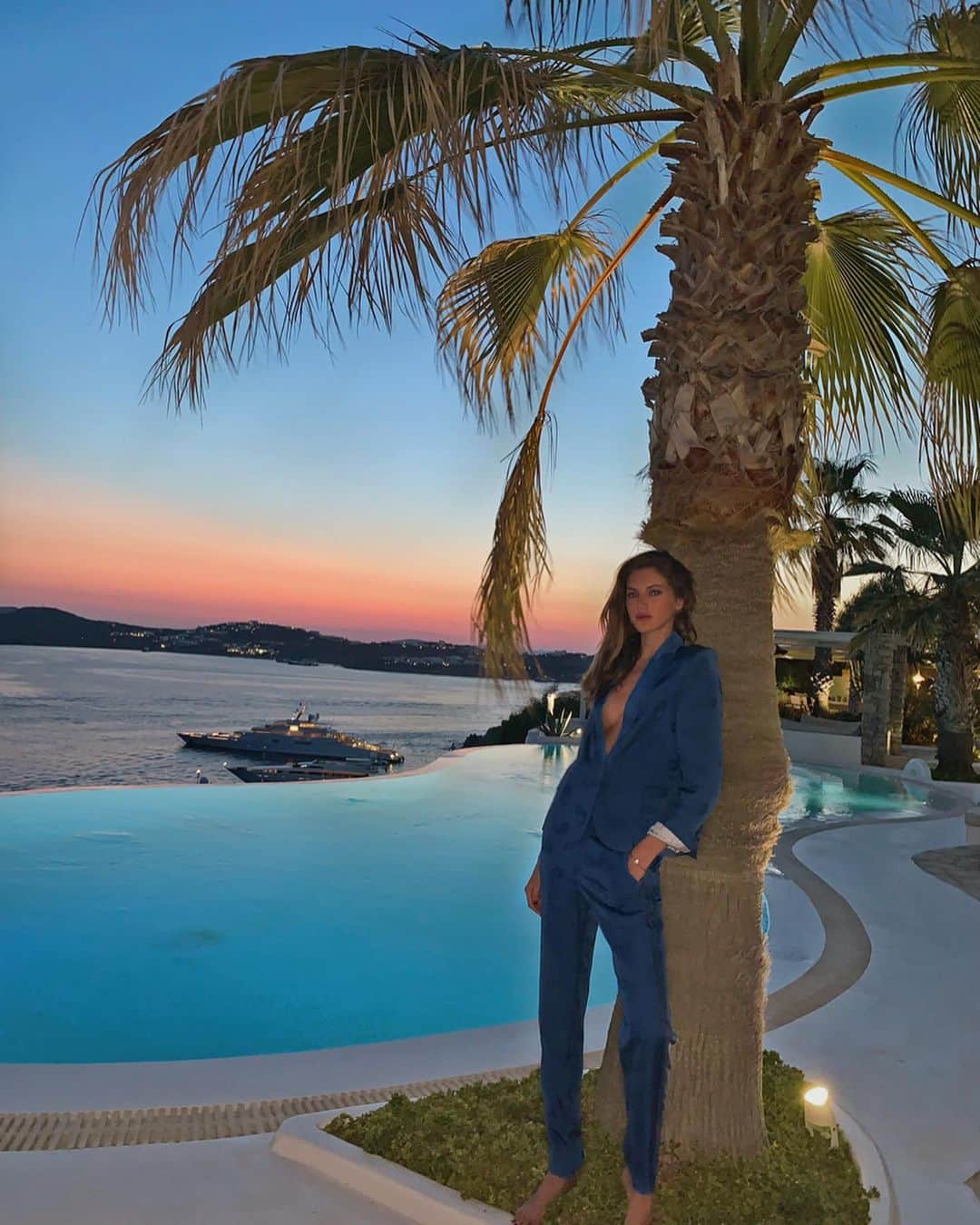 ヴァレリー・カウフマンのインスタグラム：「Goodnight, Mykonos 🌅💙」
