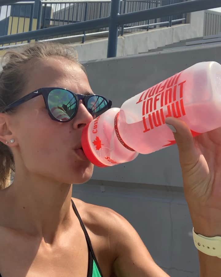 のインスタグラム：「These hot days call for the good stuff. @infinitcanada sprint blend is custom to me (and can be for you), comes in some really great flavours, and I promise it will keep you moving through any kind of exercise. Link in bio to get your own!  #customblend #infinitnutrition」