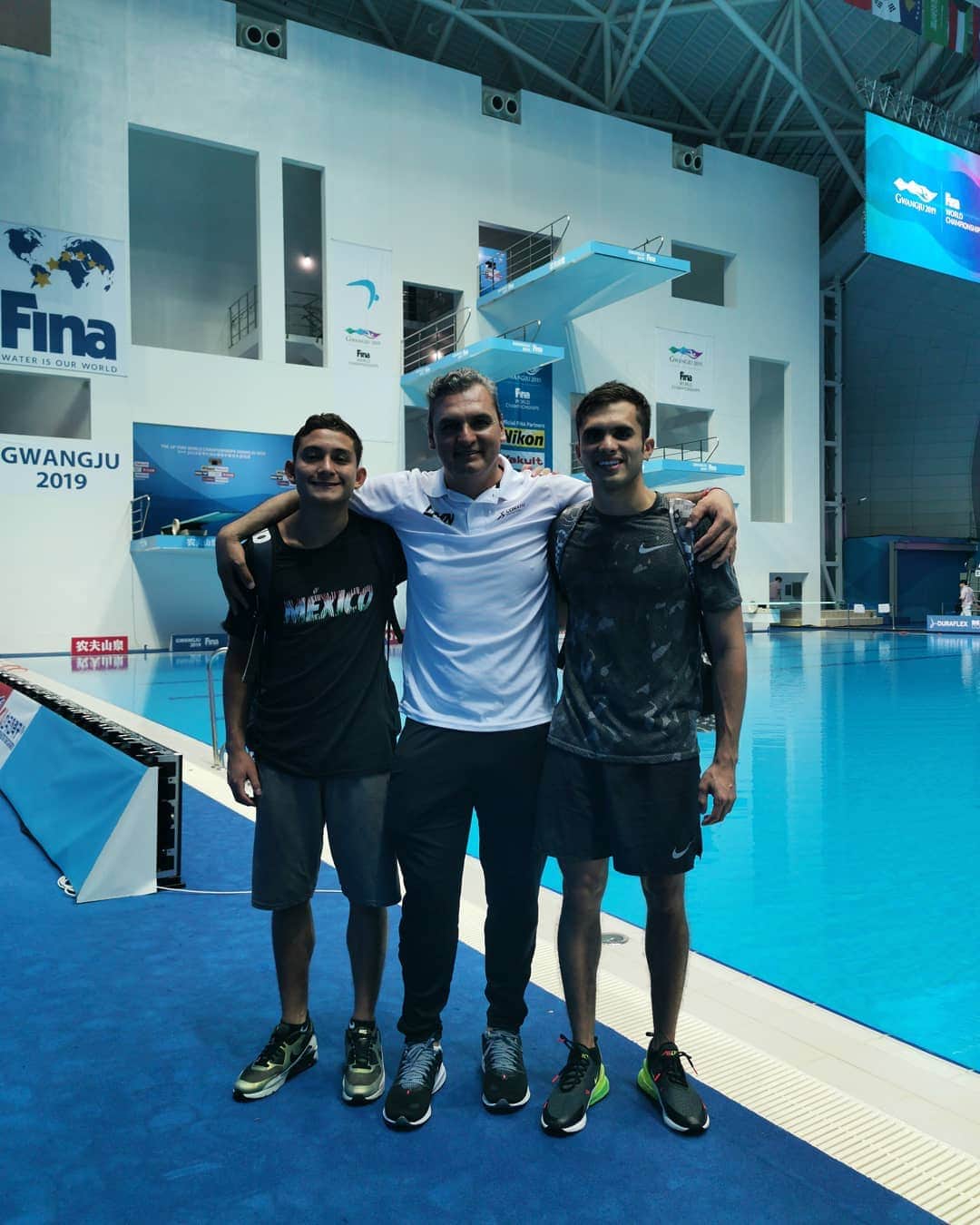 のインスタグラム：「Agradecido con @FemexNatacion @CONADE por confiar en nosotros, una prueba difícil en este mundial @Gwangju2019_, tengo muy claro lo soy y hacia donde voy 💪🏻🙏🏻 @ivanbautista1 @kevinberlin11」