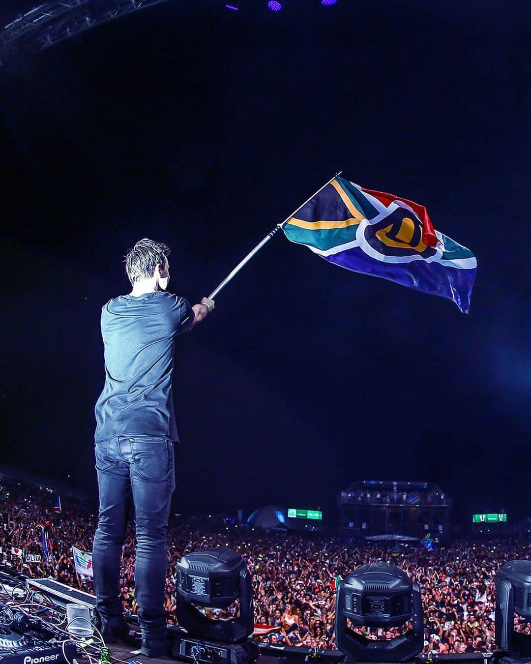 ハードウェルさんのインスタグラム写真 - (ハードウェルInstagram)「It is always a pleasure to play for @ultrasouthafrica in Cape Town and Johannesburg🇿🇦 Imagine how great the vibe was 🙏 #StoryOfHardwell」7月16日 0時41分 - hardwell
