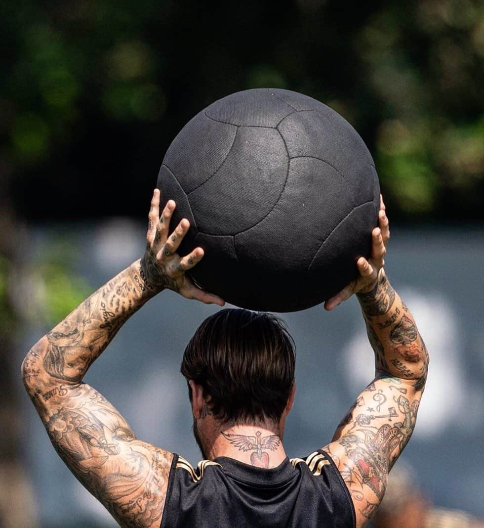 LFPさんのインスタグラム写真 - (LFPInstagram)「GUESS WHO⁉️ 🏋🏻‍♂️🤪💪🏻 • #GuessWho #LaLigaSantander #LaLiga」7月16日 1時00分 - laliga